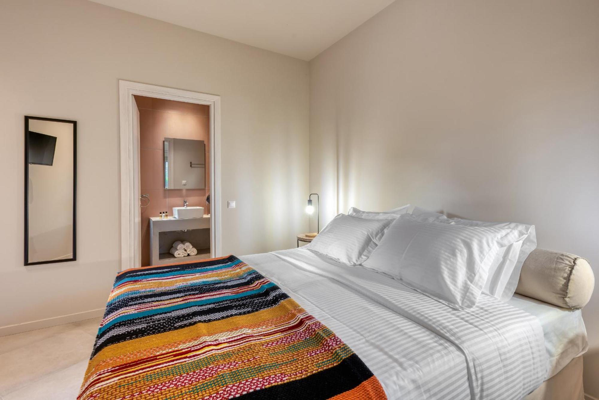 Saronis Suites Saronida Экстерьер фото